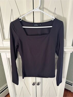 Audrey & Grace Black Square-Neck Long Sleeve Top